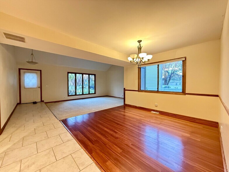 Building Photo - 1205 N Scarlet Ct