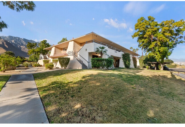 Building Photo - 510 N Villa Ct