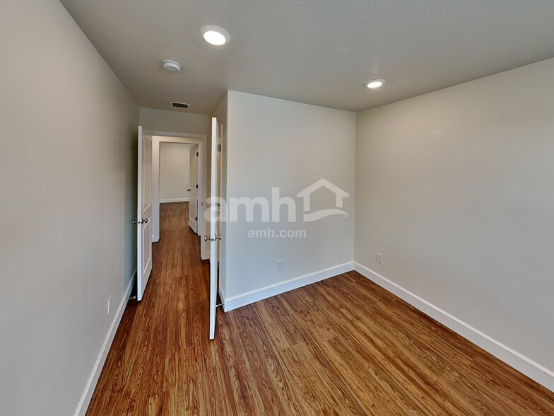 Building Photo - 2983 E S Village Dr