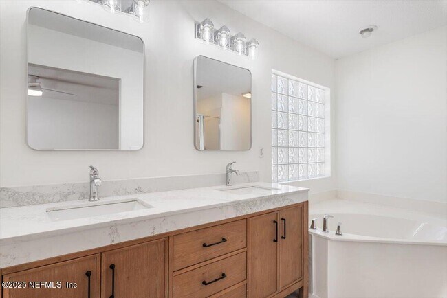 Building Photo - 12184 Mantle Dr