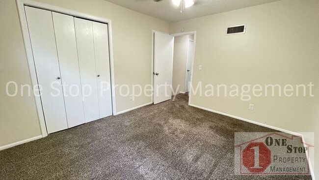 Building Photo - Beutiful duplex 2-bedroom, 1-bath in Blue ...