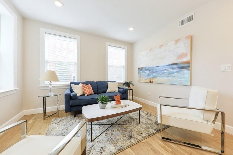 Building Photo - 37 Chelsea St