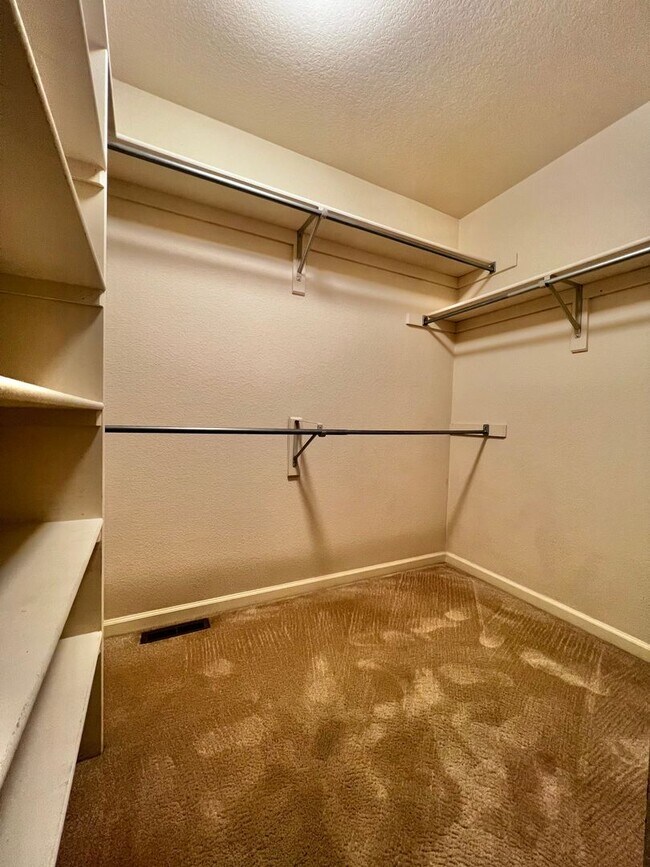 Building Photo - 3 Bed, 3 Bath House in Southeast Fort Coll...