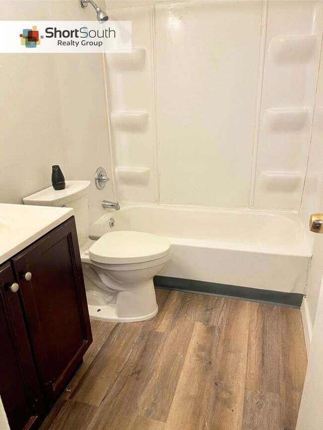 Building Photo - Updated Single Family 2 bed 1 bath home.