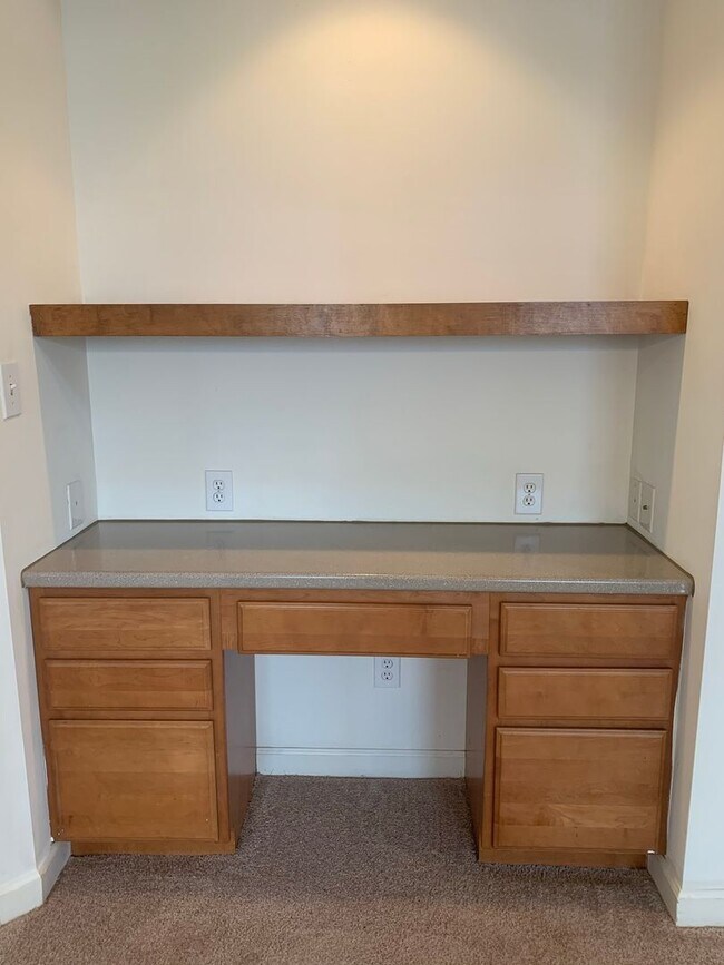 Building Photo - 1541SF 3BR 2.5BA