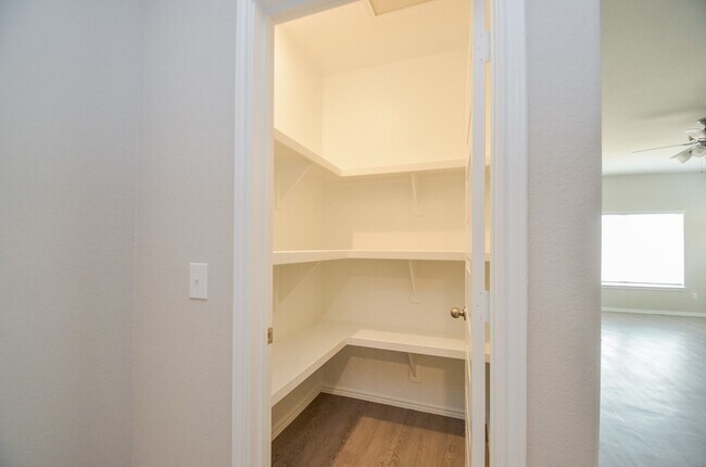 Building Photo - 25513 Blossom Ct