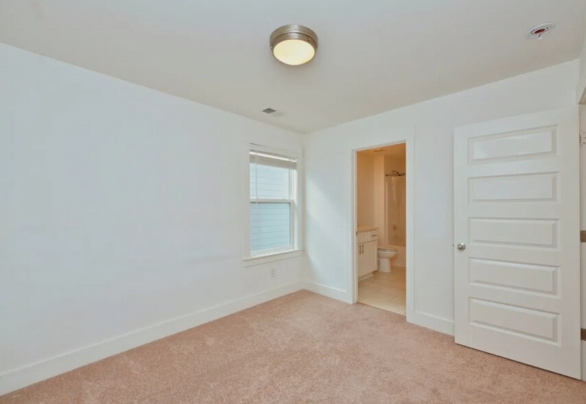 Building Photo - 422 Creative Way