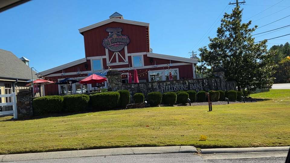 Building Photo - 324 Avenue of the Oaks