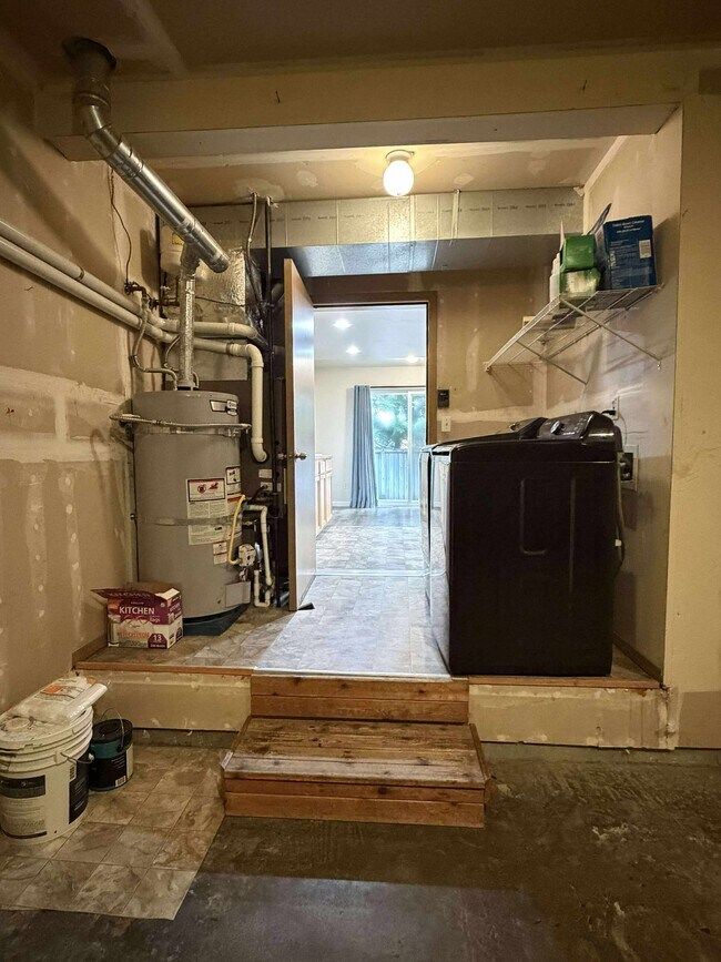 Building Photo - 904 Avalon Ct SE