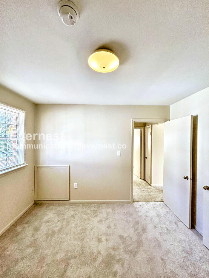 Building Photo - 206 Cambridge Pl