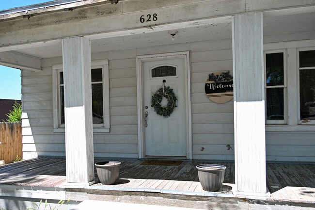 Building Photo - 628 S Main St