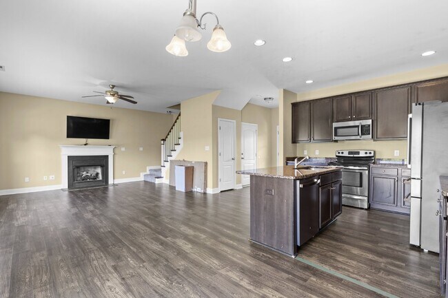 Building Photo - 224 Admiral Ct