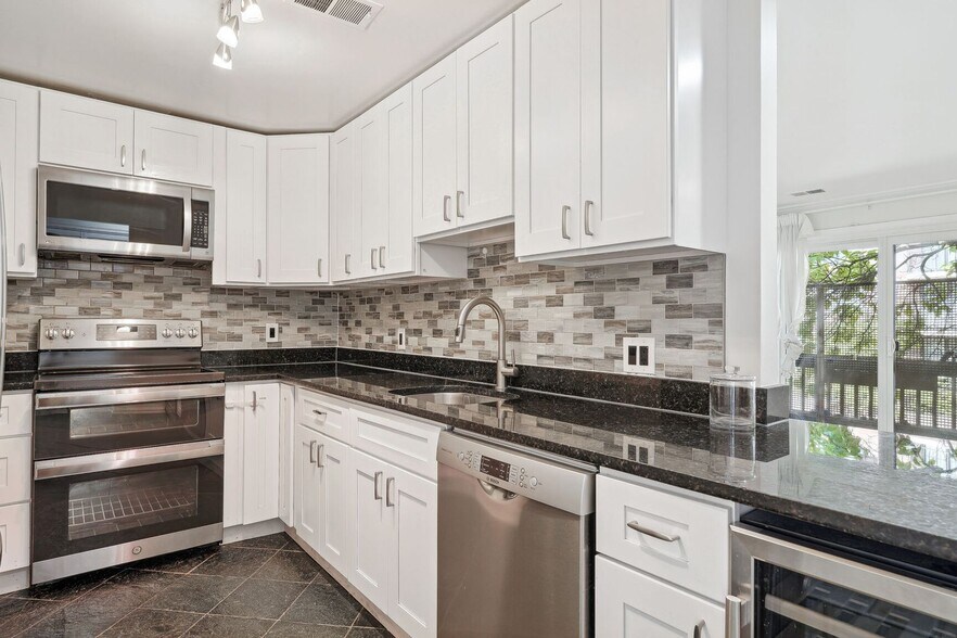 Building Photo - 1124 25th St NW