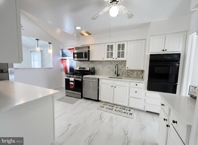 Building Photo - 610 Ogden Dr