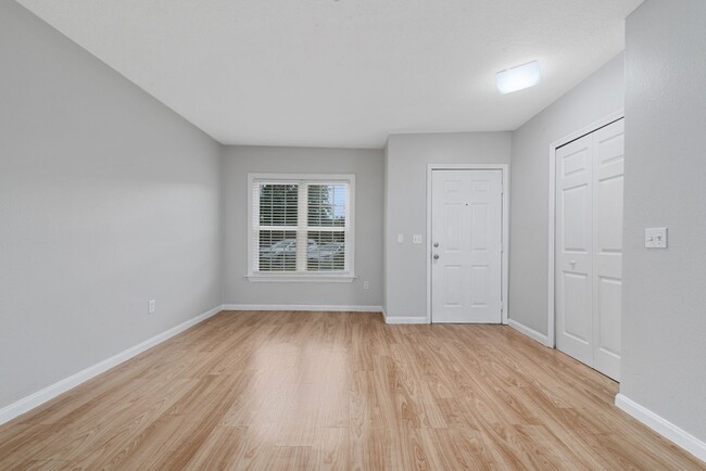 Building Photo - 2 Bedroom 2 bathroom  Condominium.