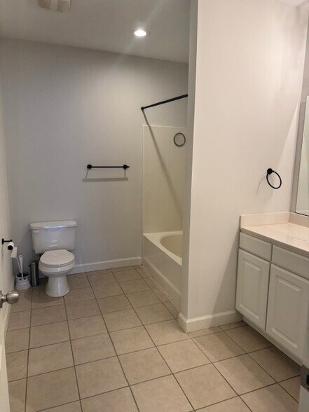 Building Photo - 1500 Cadfel Ct
