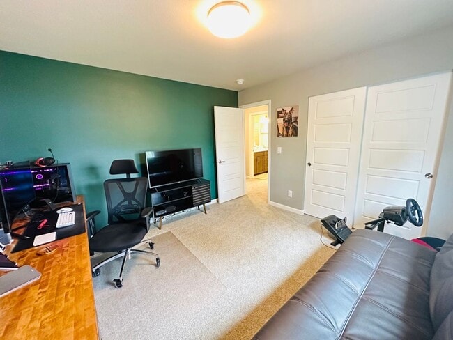 Building Photo - Spacious 4 bed 2.5 bath house in Cascade-Fairwood AC