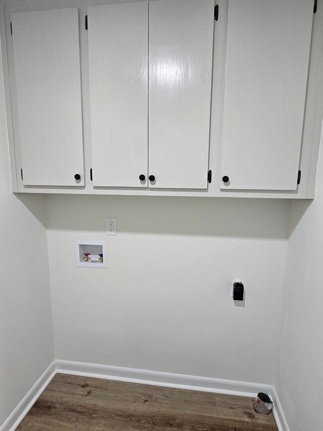Building Photo - 469 Lawrence Dr
