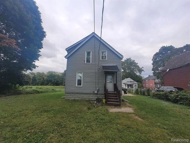 Building Photo - 3459 St Clair St