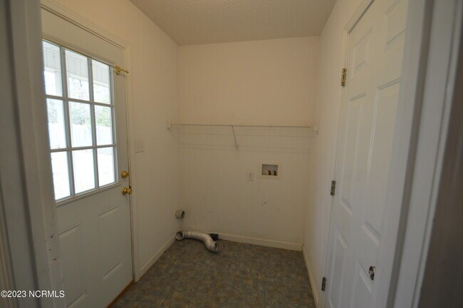 Building Photo - 228 Natalie Ln