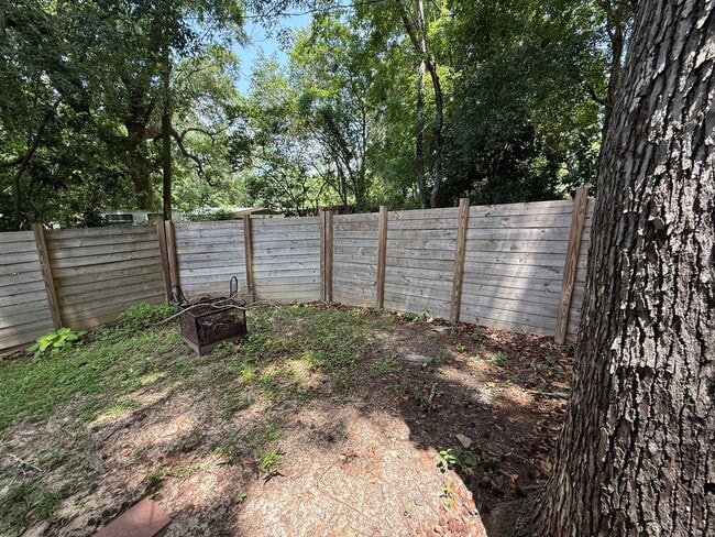 Building Photo - Charming Brick Midtown Townhome