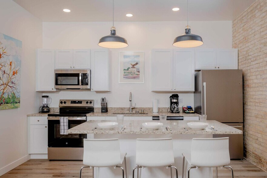 Building Photo - 125 W Wisconsin Ave