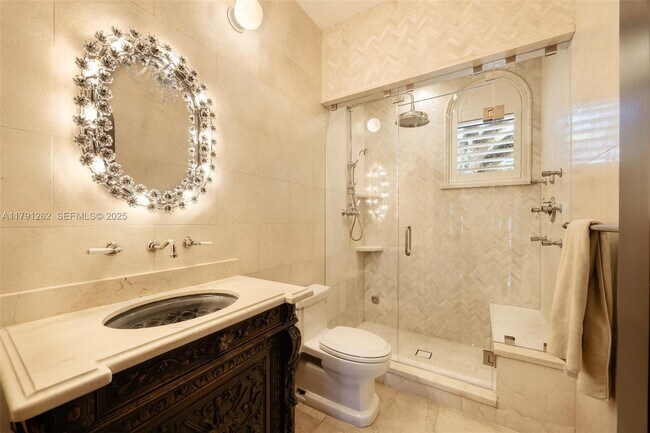 Building Photo - 6016 Leonardo St