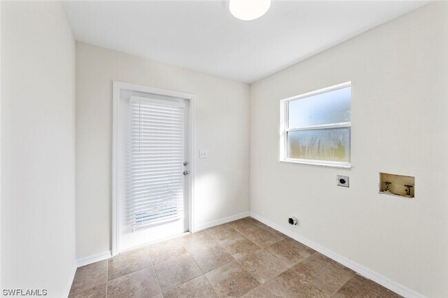 Building Photo - 4BR Home in Gated Town Lakes Community with Lake View