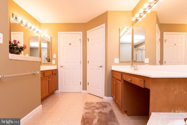 Building Photo - 1206 Maple Grove Ln