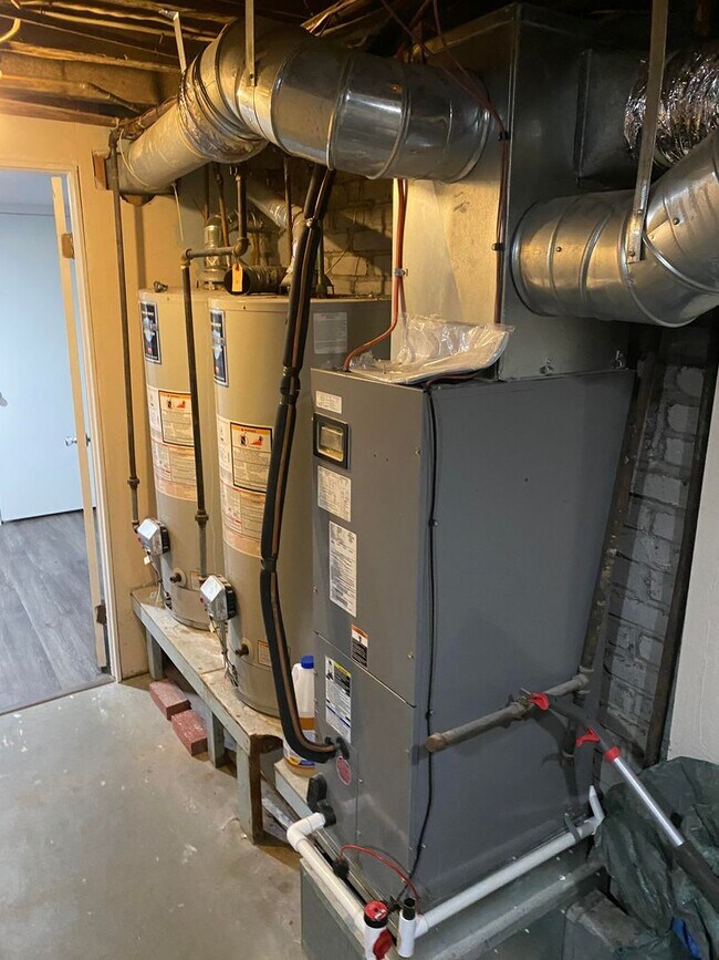 Building Photo - 233 S State Rd