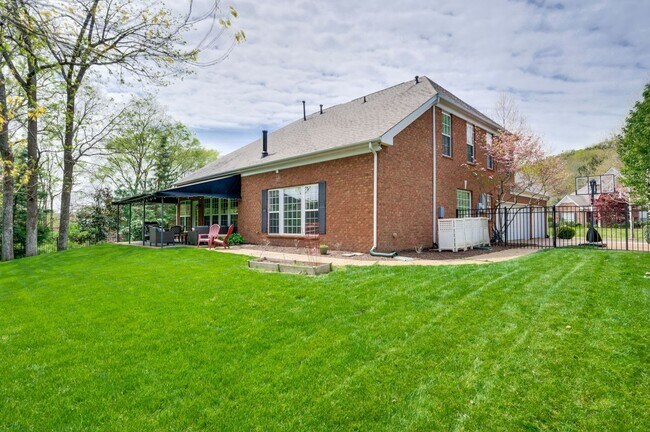 Building Photo - 4 Bedroom, 3.5 Bathroom Executive Home with Fenced Yard and 3 Car Garage.