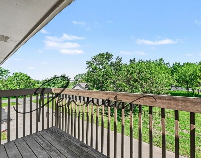 Building Photo - 1310 Valley Woods Ct