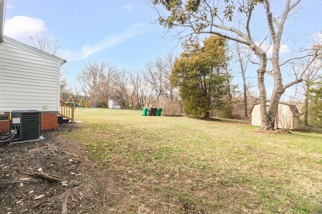 Building Photo - Lovely 3 bedroom, 1 bathroom home in High Point with LVP throughout!