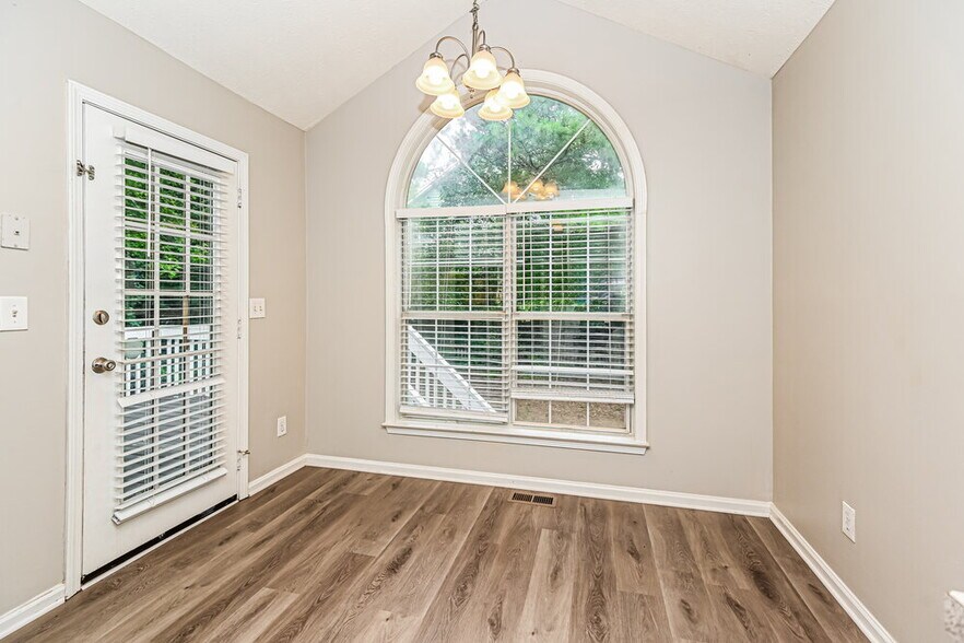 Building Photo - 706 Hearthstone Crossing