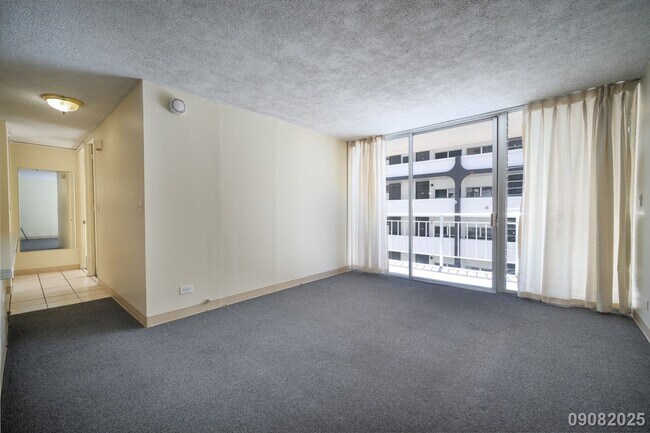 Building Photo - $3,200/mo / 2BR / 1BA • 755 SF • 1 Assigne...
