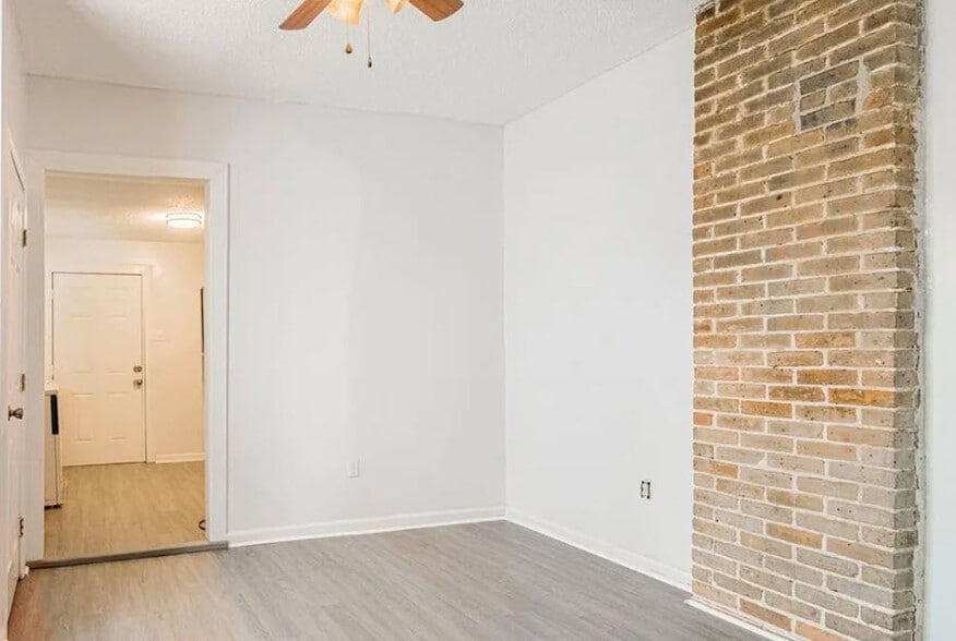 Building Photo - 1825 Clouet St