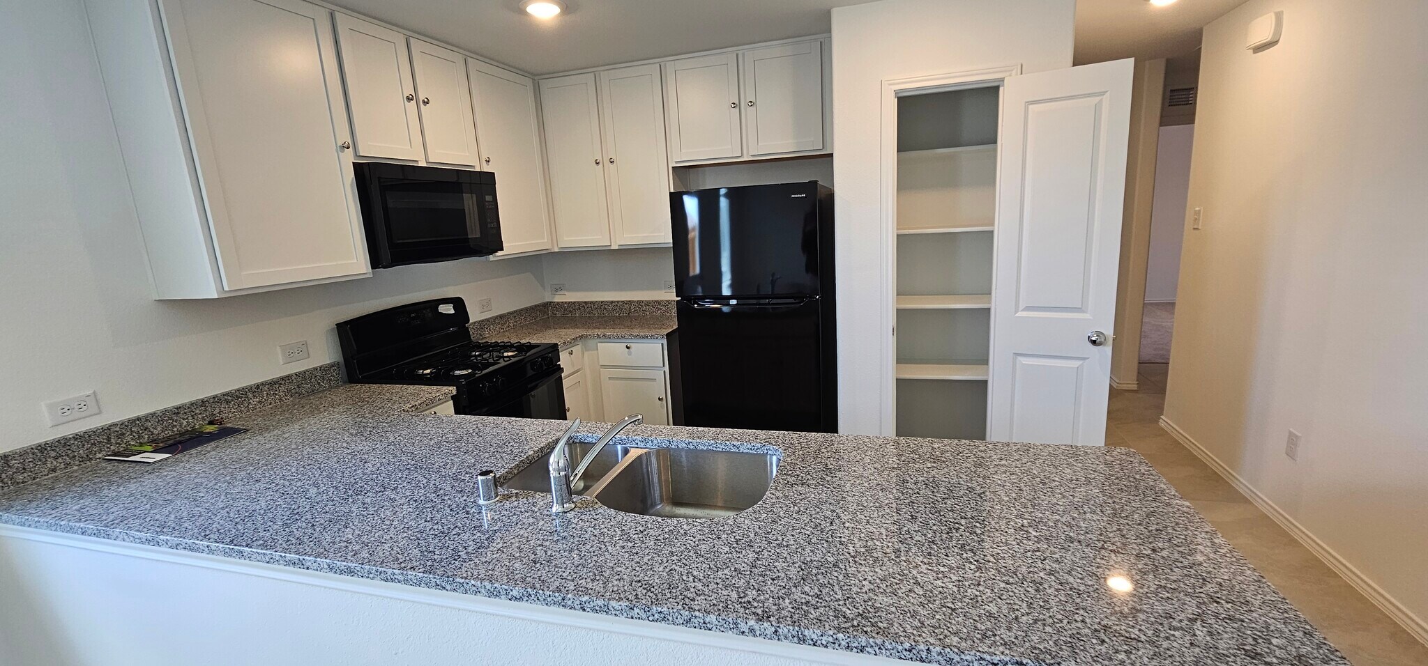 Building Photo - 9205 Grackle Pl