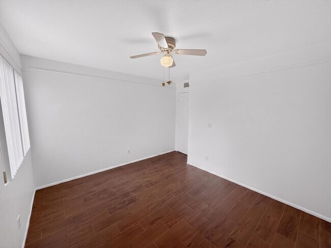 Building Photo - Spacious 4 Bedroom Pool Home in Quiet Cul De Sac
