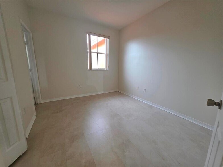 Building Photo - 4929 Windward Way