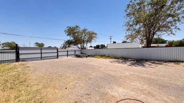 Building Photo - 6015 N Golder Ave