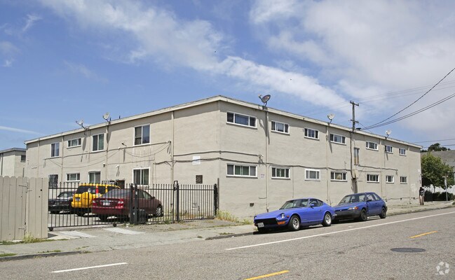 Building Photo - 1590 Oregon St