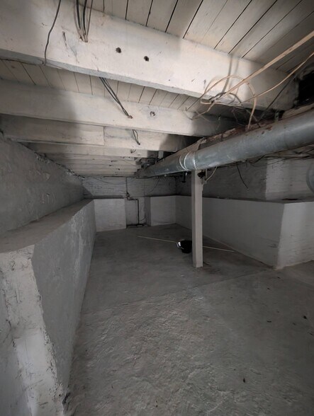 Building Photo - 2116 W Garden St