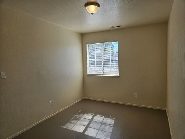 Building Photo - 430 N Beech St