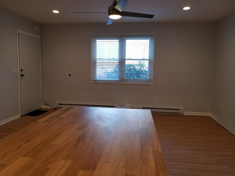 Building Photo - 61 Briarwood Ln