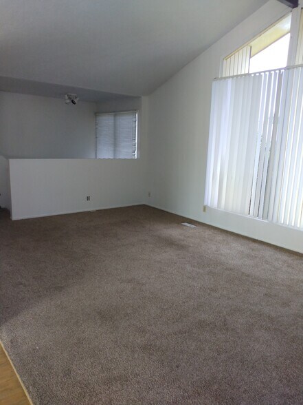 Building Photo - 9255 S Maison Dr
