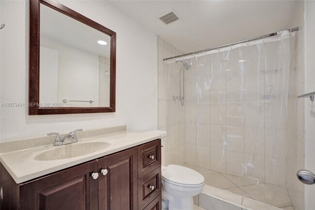 Building Photo - 10350 W Bay Harbor Dr