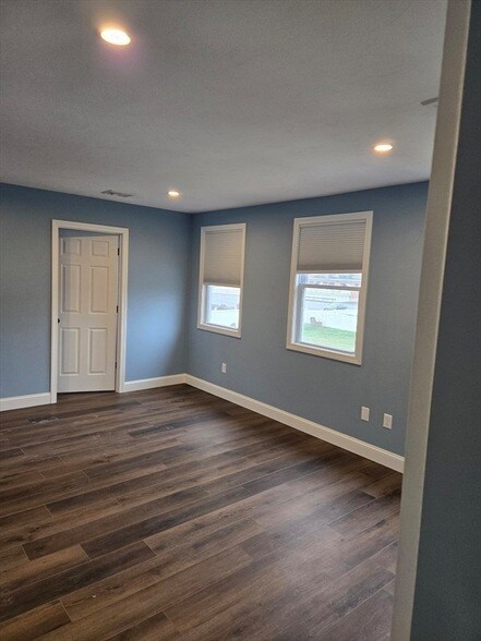 Building Photo - 37 Rose Glen St