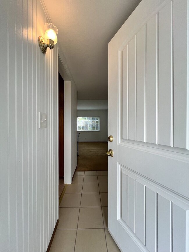 Building Photo - Charming Three Bedroom North Napa Home