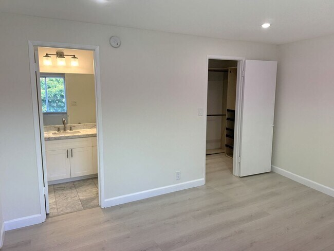 Building Photo - Bright and breezy, updated 2+2 condo in Playa Del Rey, fireplace, pool