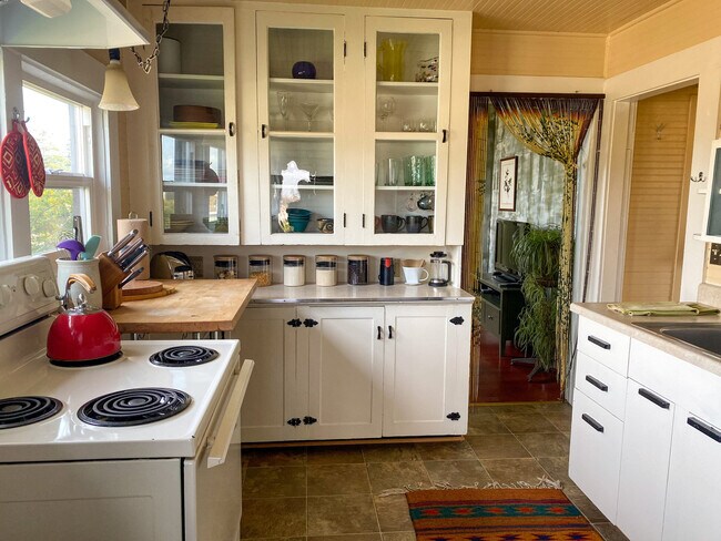 Building Photo - 1311 N Garden St